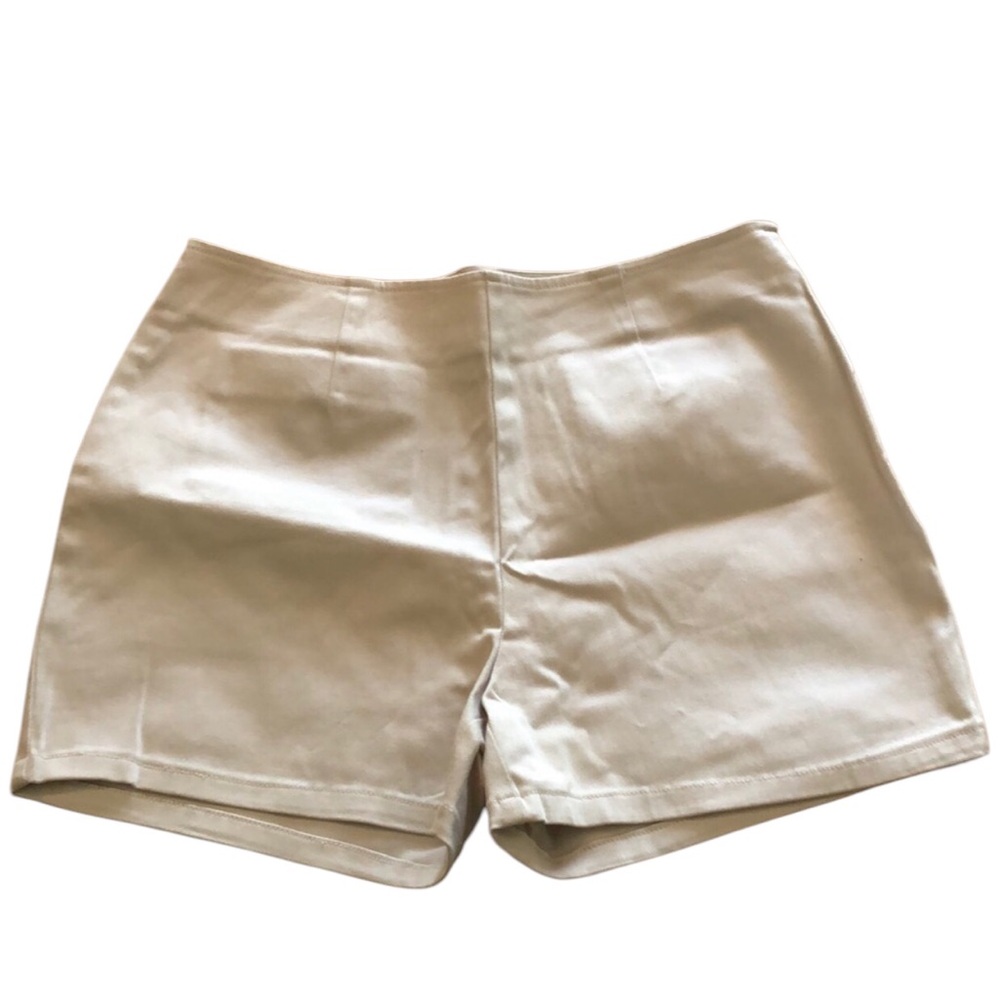 Express shorts with flat front and back pockets